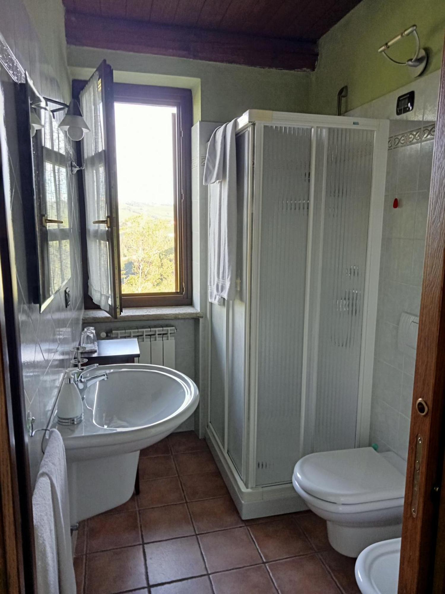 Agriturismo Bric Di Gai Monforte D'Alba Phòng bức ảnh